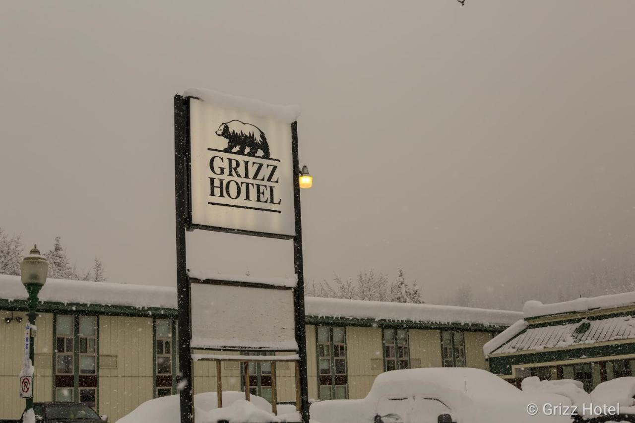 Grizz Hotel Revelstoke Exteriör bild